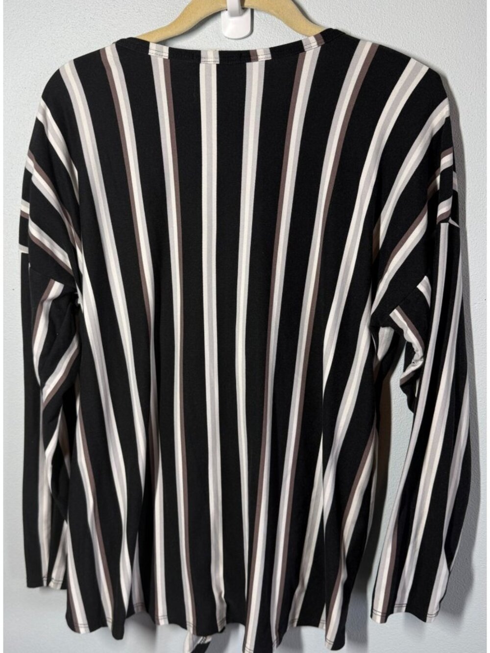 Betsy's Boutique Womens Medium Black Striped Tie Front Blouse V Neck Boho Casual - Picture 2 of 11